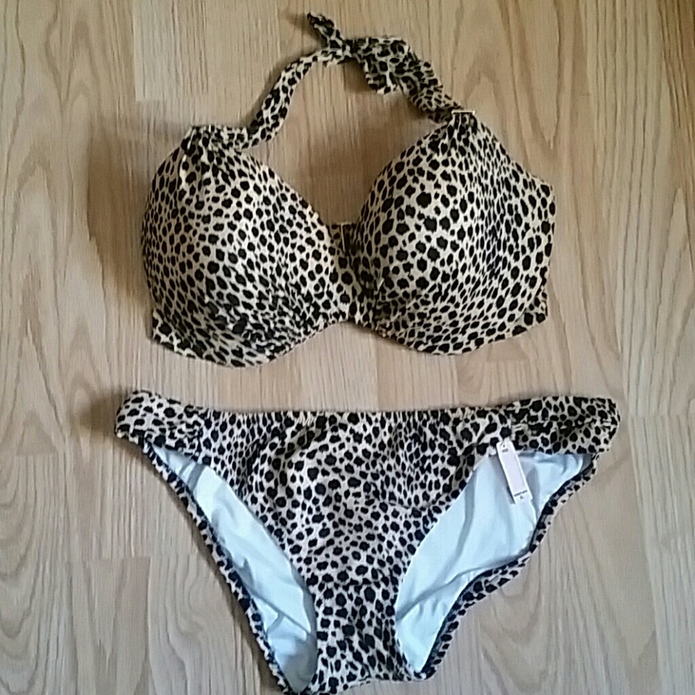 Brand new vs bikini 36DDD (38DD sister size)